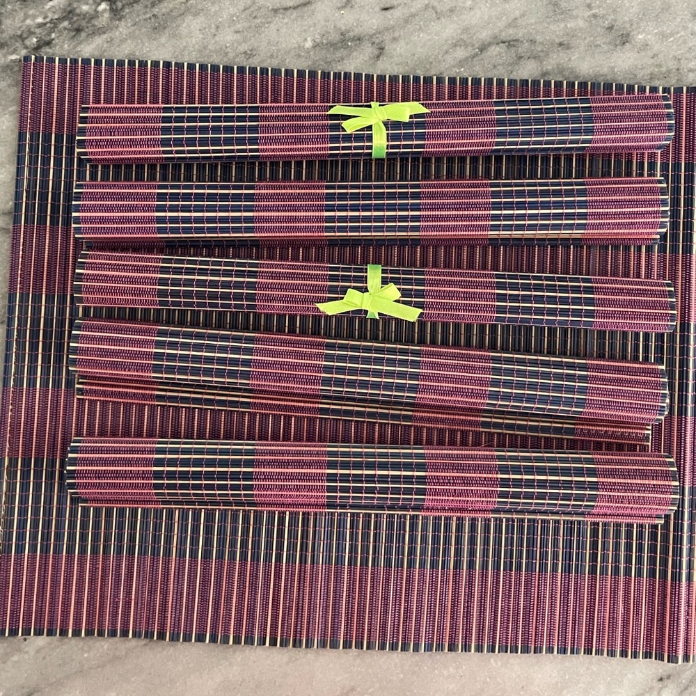 (6) new natural fiber placemats.  Size 12 x 14 1/2  raspberry and blue stripe.
